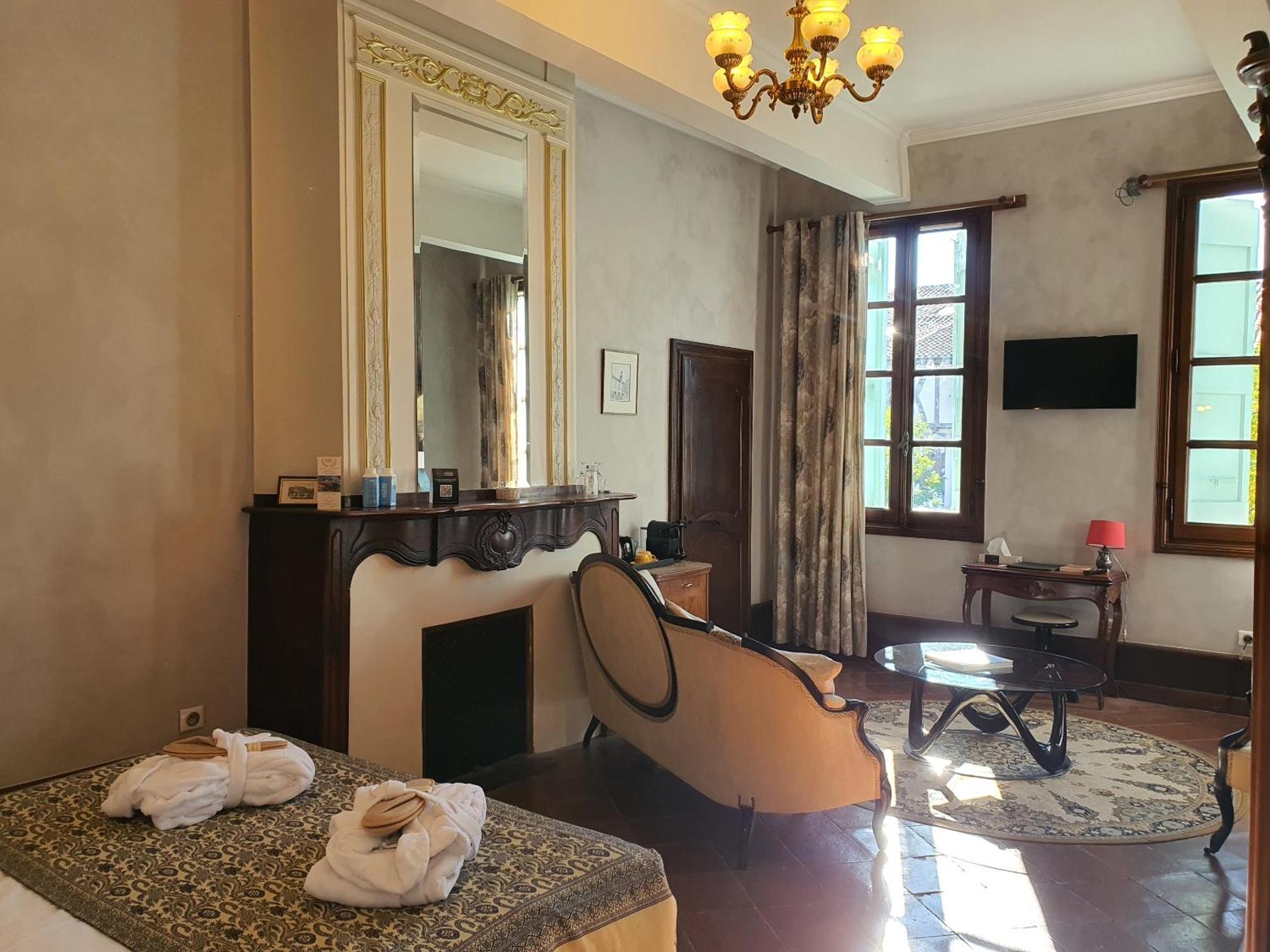 La Maison Des Consuls Мирпоа Стая снимка